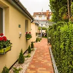 Centrum Panzió Casa de hóspedes 3*