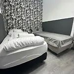 Casa de hóspedes Centrum Panzió 3*
