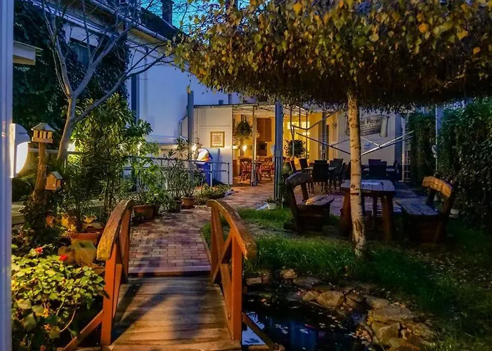 Centrum Panzio בית הארחה 3*